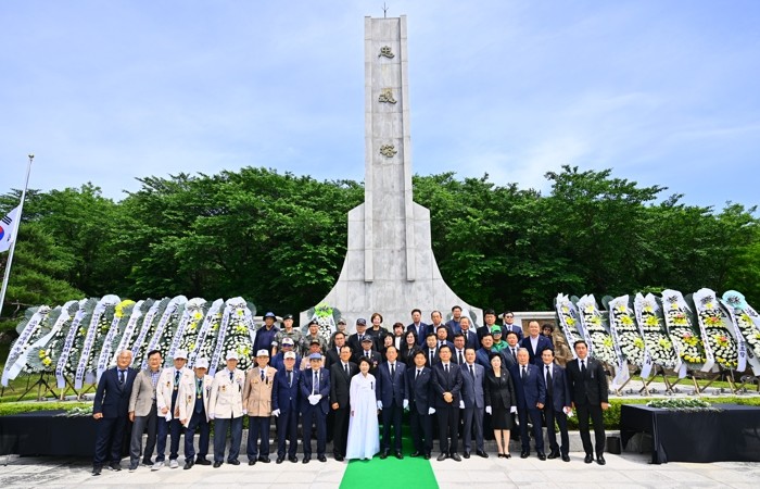 속초시, 제71회 현충일 추념식 충혼...