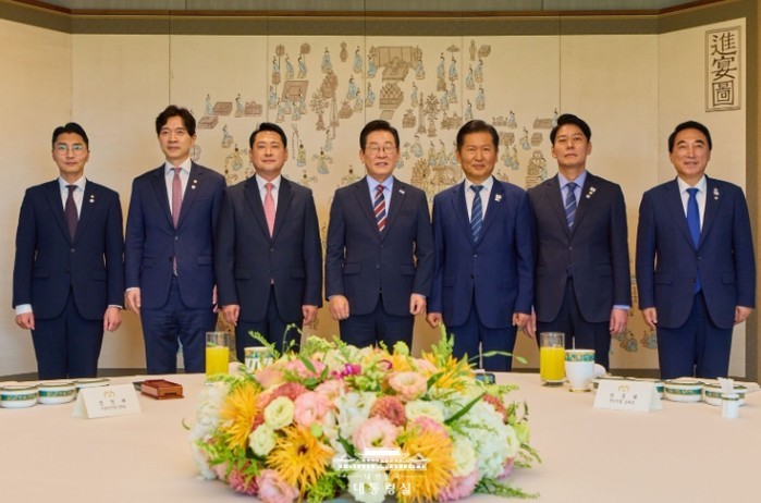 이재명 대통령·여야 당대표 오찬 회동...