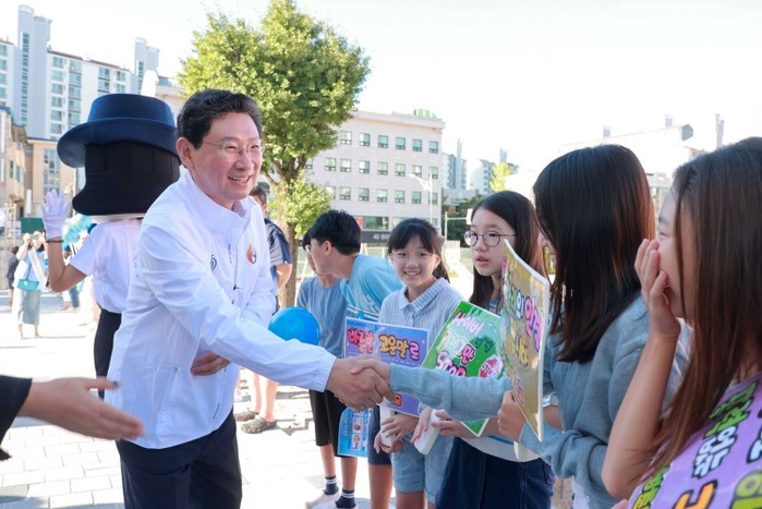 이상일 용인특례시장, 구성초등학교에서...