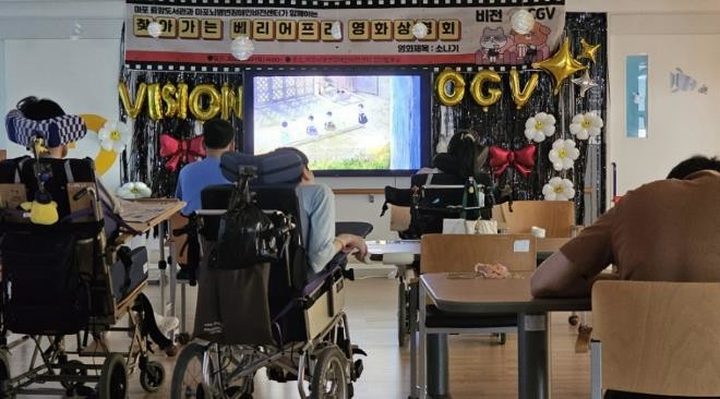 문턱은 낮추고 온기는 높였다...사람...