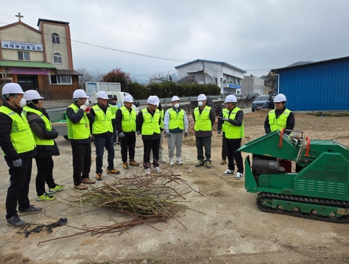 구례군, 영농부산물 파쇄지원단 적극 ...