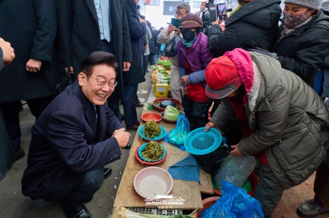 이재명 대통령, 남창옹기종기시장 방문...