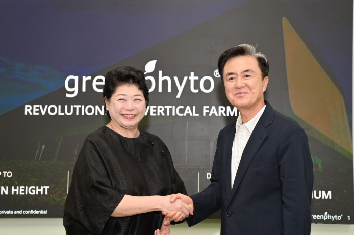 세계 최고 수직 스마트팜 찾은 김태흠...