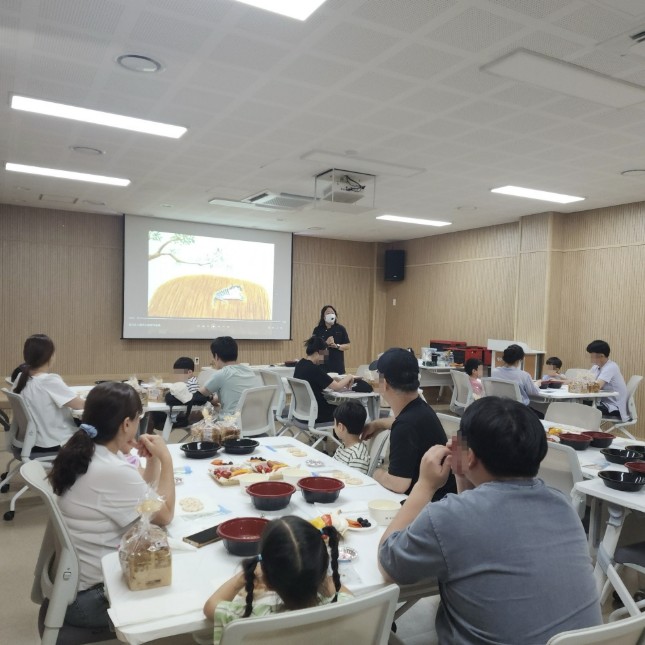예산군, 책으로 놀고 가족과 웃는다…...
