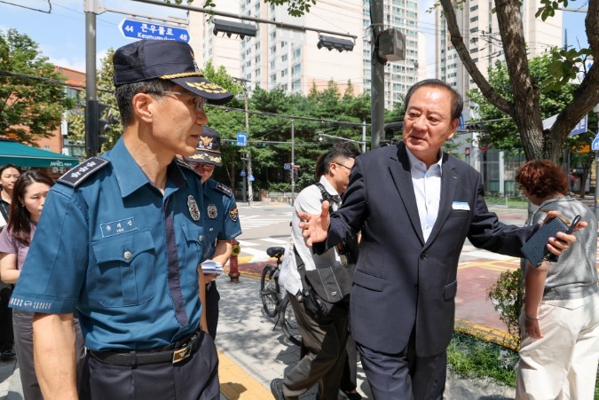 유동균 마포구청장, 유재성 경찰청장 ...